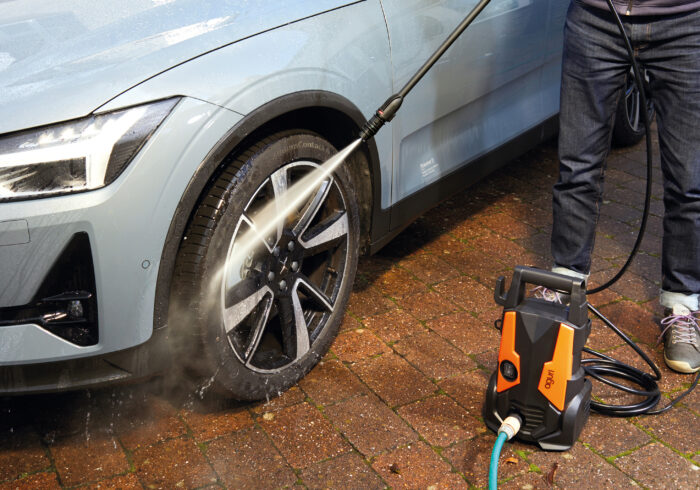 Washing Polestar 2 with Aguri P240 Max high pressure jet washer